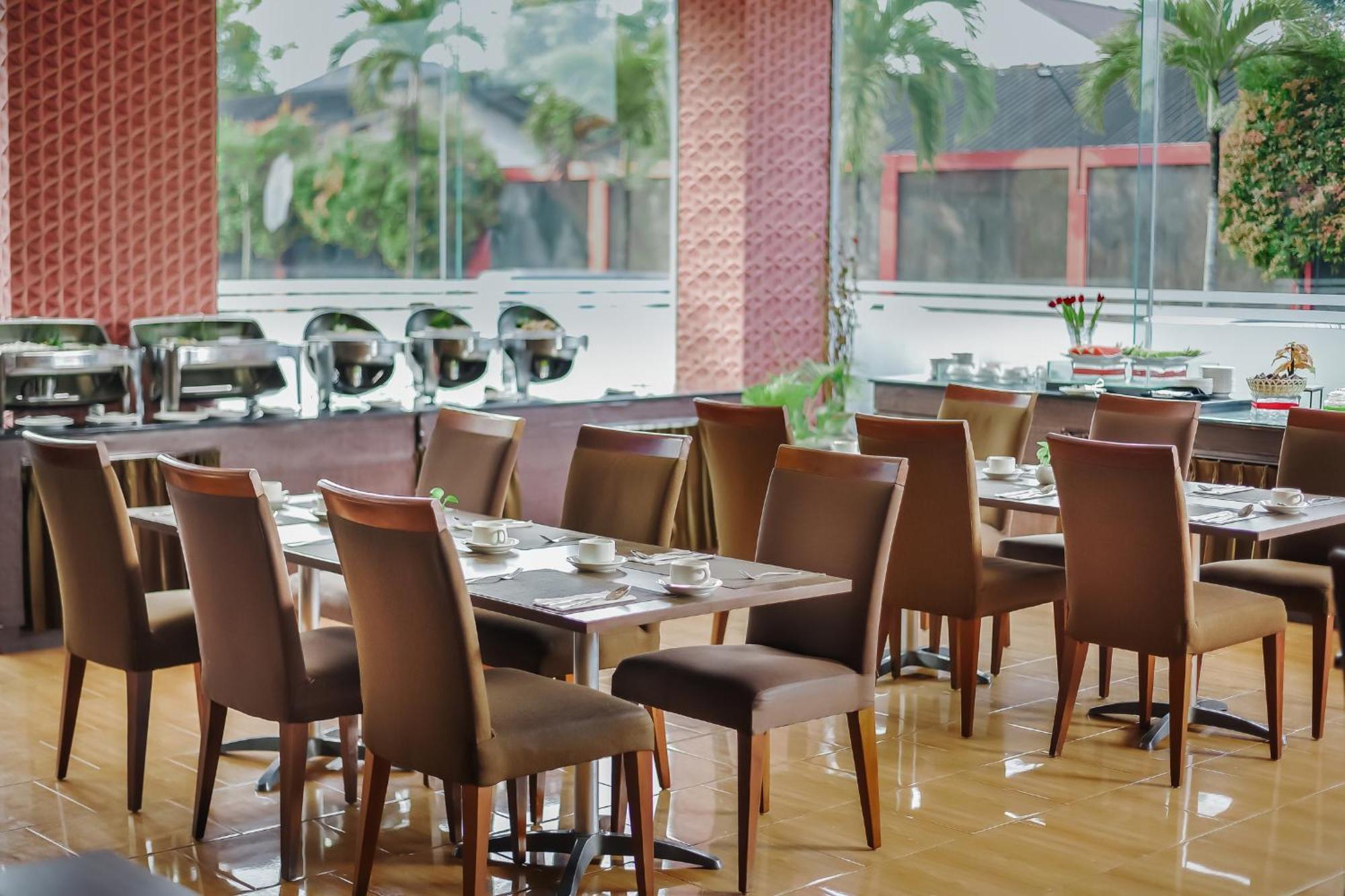 Noola Hotel Cilacap Exterior foto
