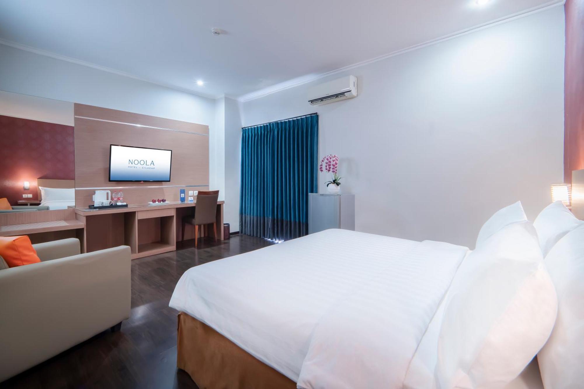 Noola Hotel Cilacap Exterior foto